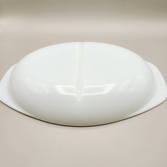 Vintage Pyrex Divided Casserole Dish White Milk Glass #1063 11/2 Qt - Picture 3 of 6
